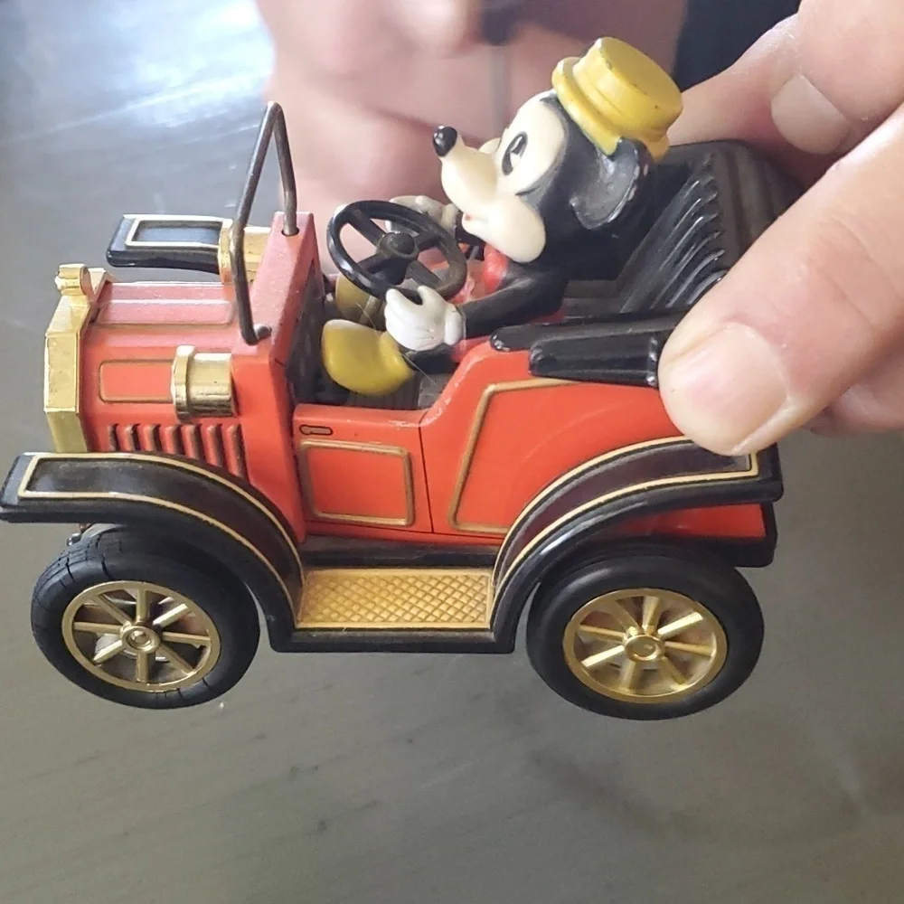 Mickey Mouse Masudaya Corp. 1981 W/pull lever Vintage Made in Japan